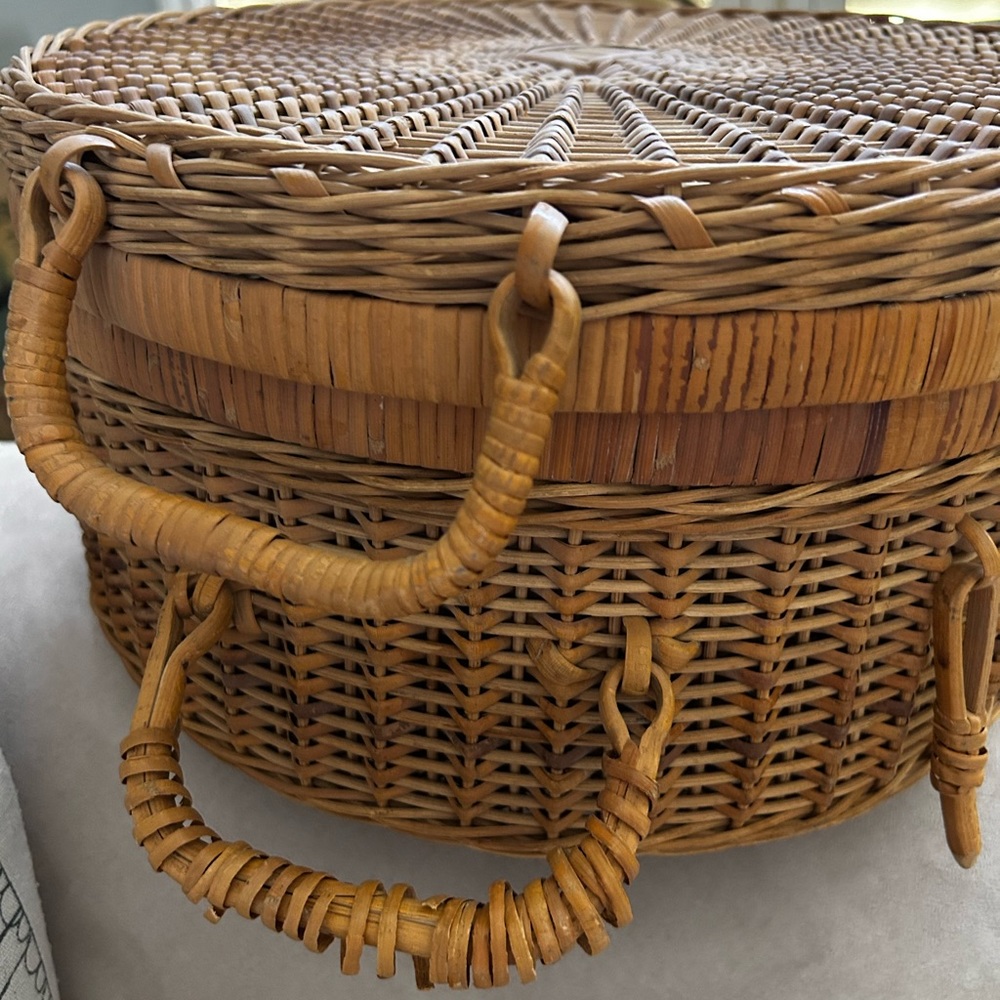 Mid 20th Century Round French Rattan Basket With Hinged Lid